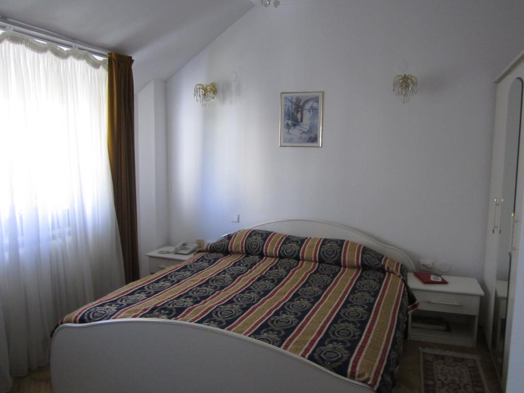 Pensiunea Helvetia Boekarest Kamer foto